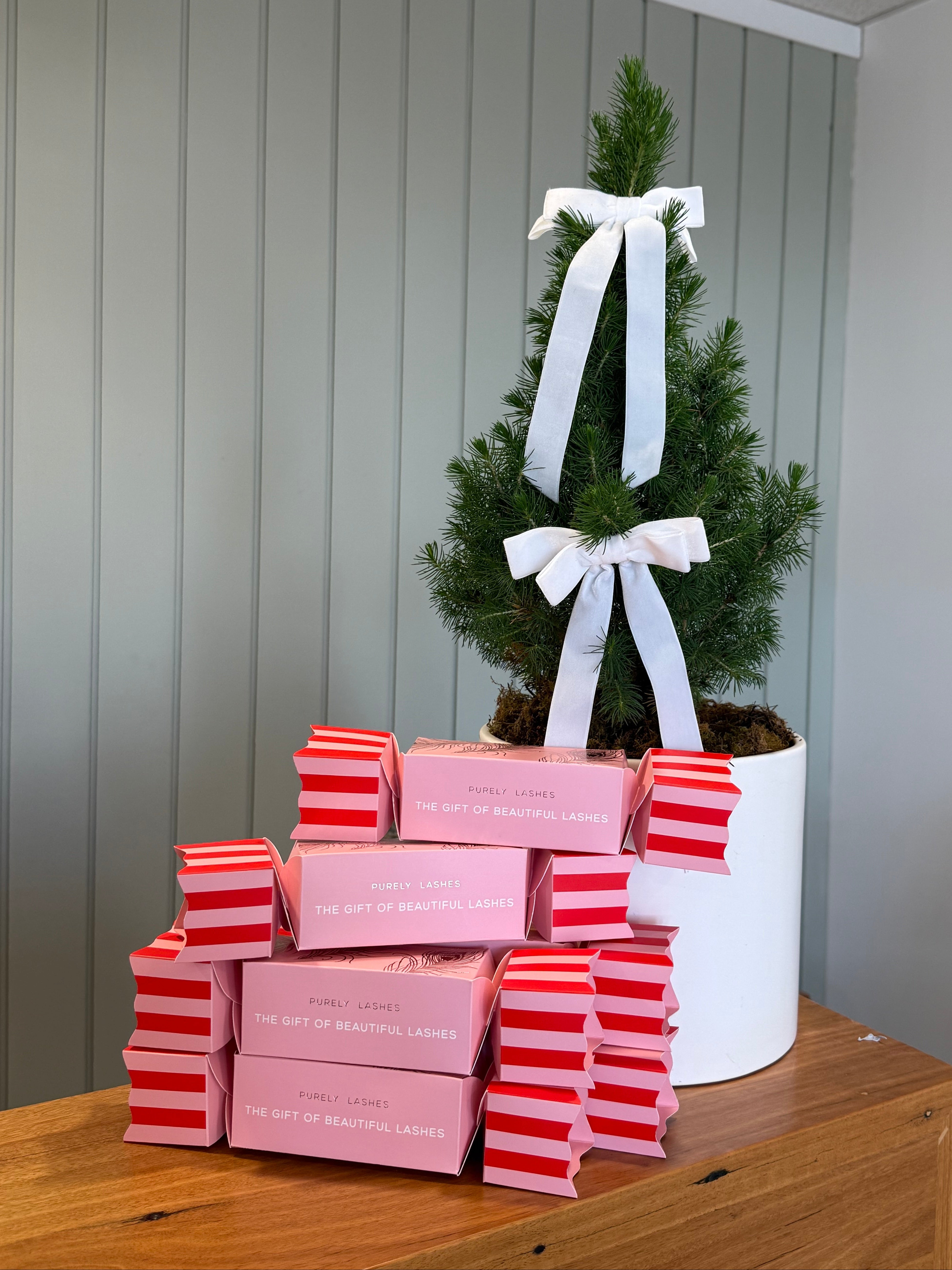 ✨Pre Order✨ 6 Christmas Bonbons 🎄 Includes a Lush Lash Growth Mascara & Free Travel Lash Brush