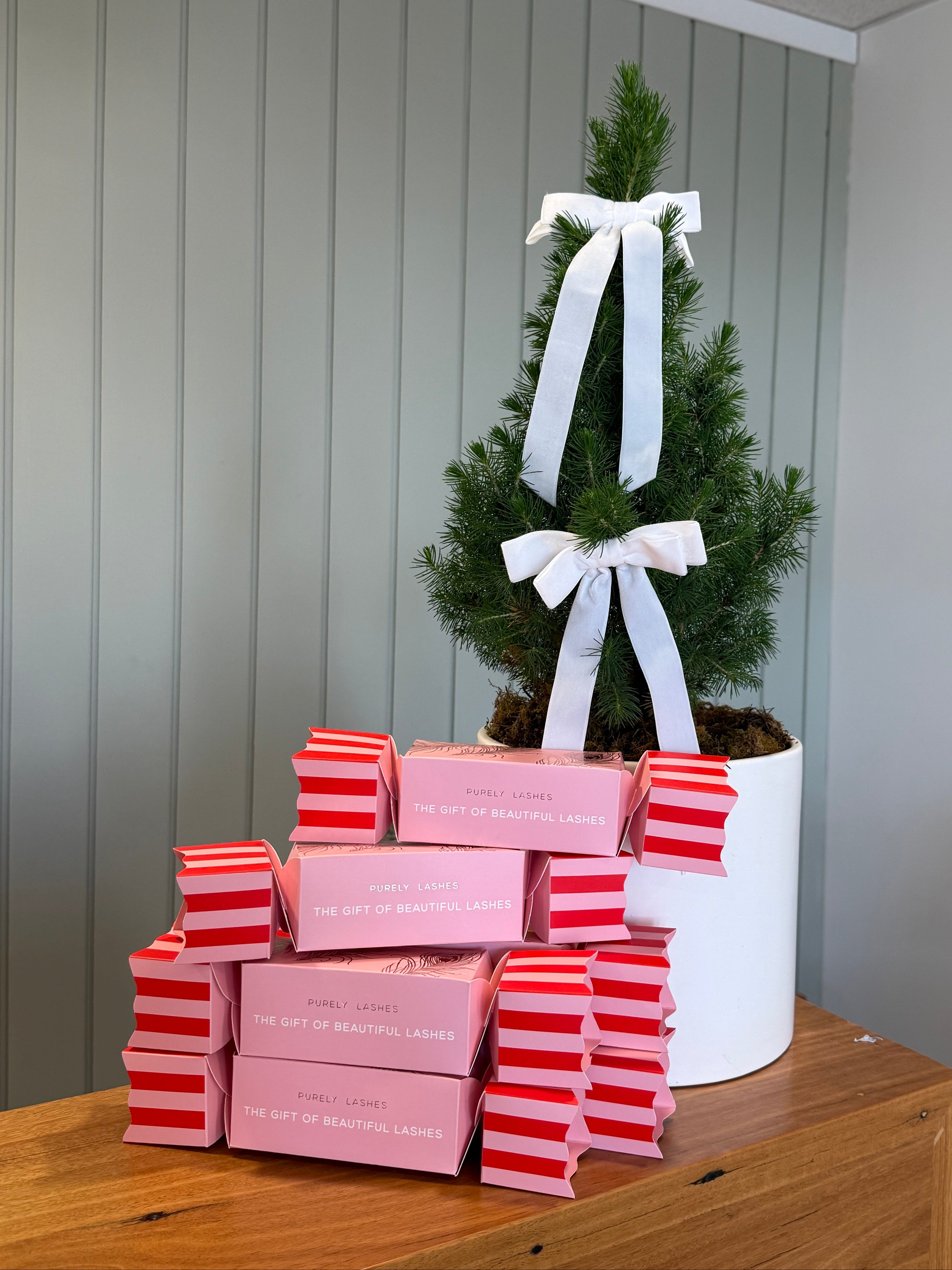 ✨Pre Order✨ 6 Christmas Bonbons 🎄Includes a Lash Growth Serum & Travel Lash Brush